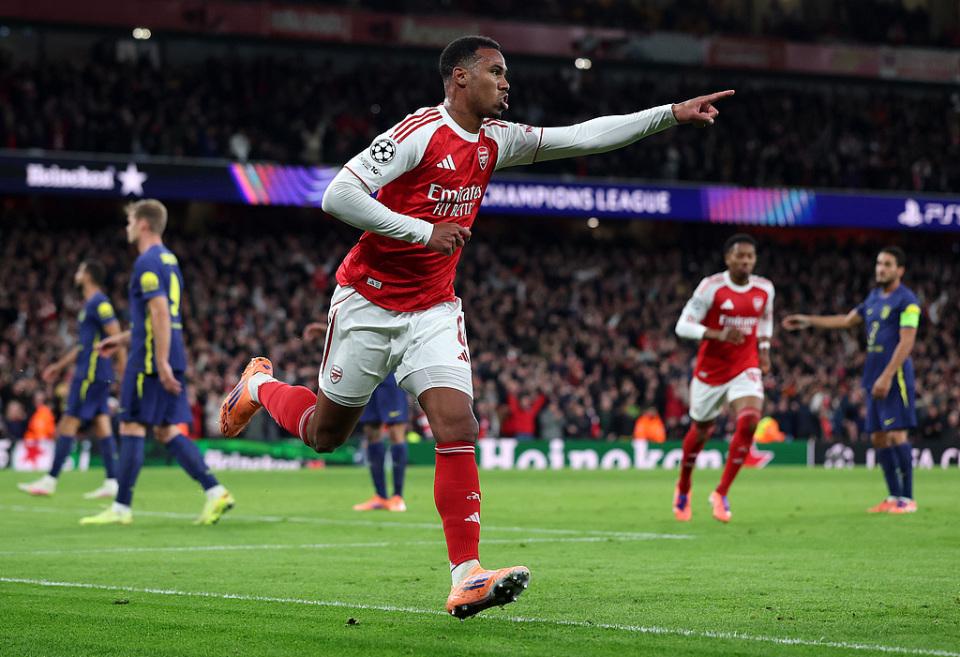 西蒙尼, ud, 埃泽